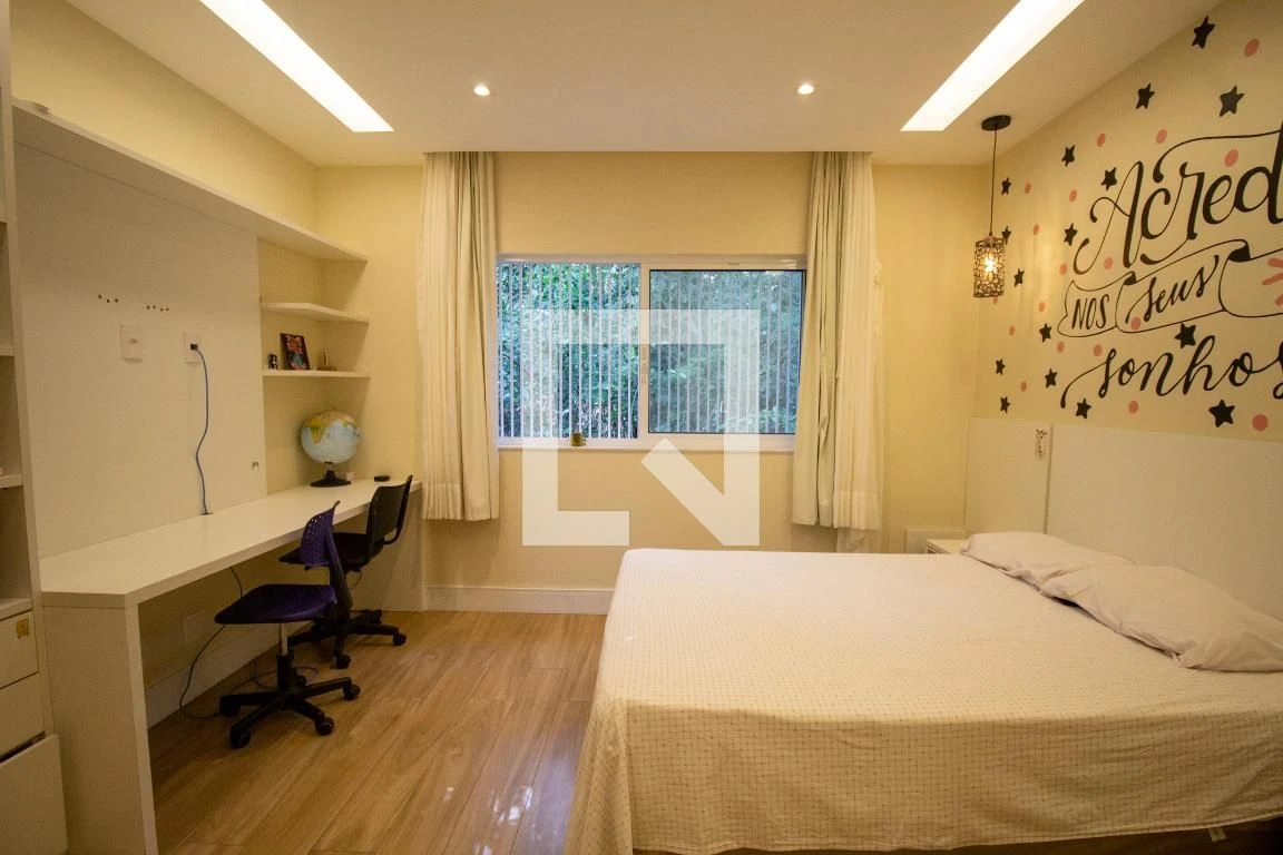4-bedroom house with a bathtub in Rio de Janeiro — photo 15