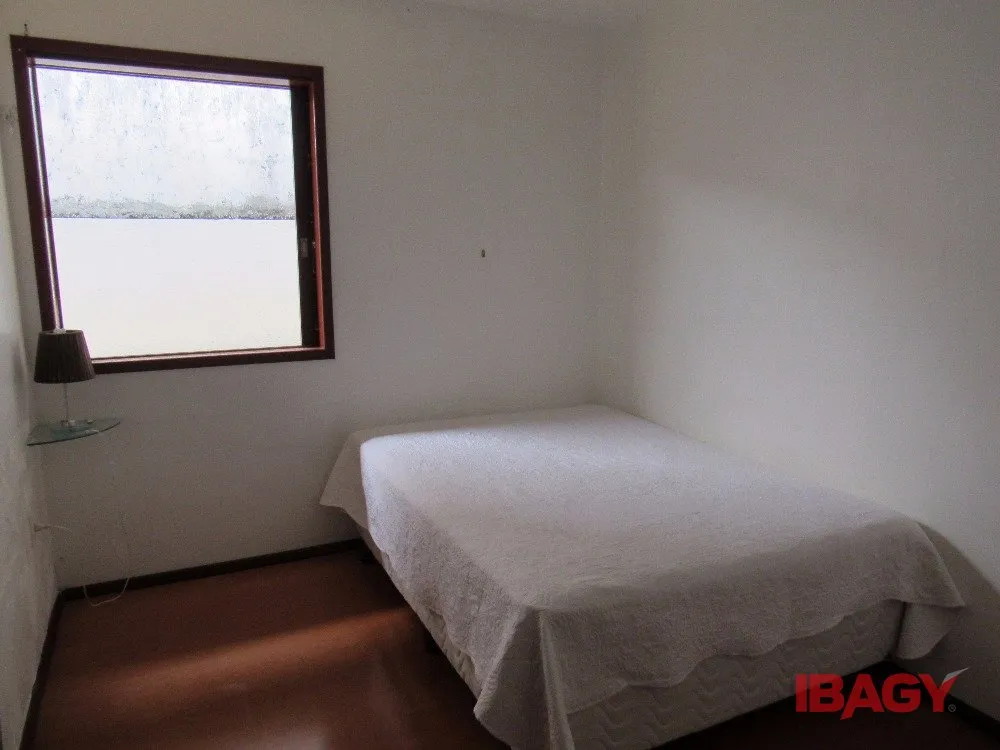 House with 4 bedrooms and 380 m², 2 parking spots — photo 27