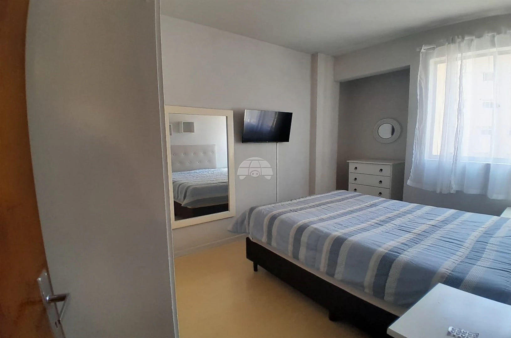 2-bedroom apartment with a washing machine