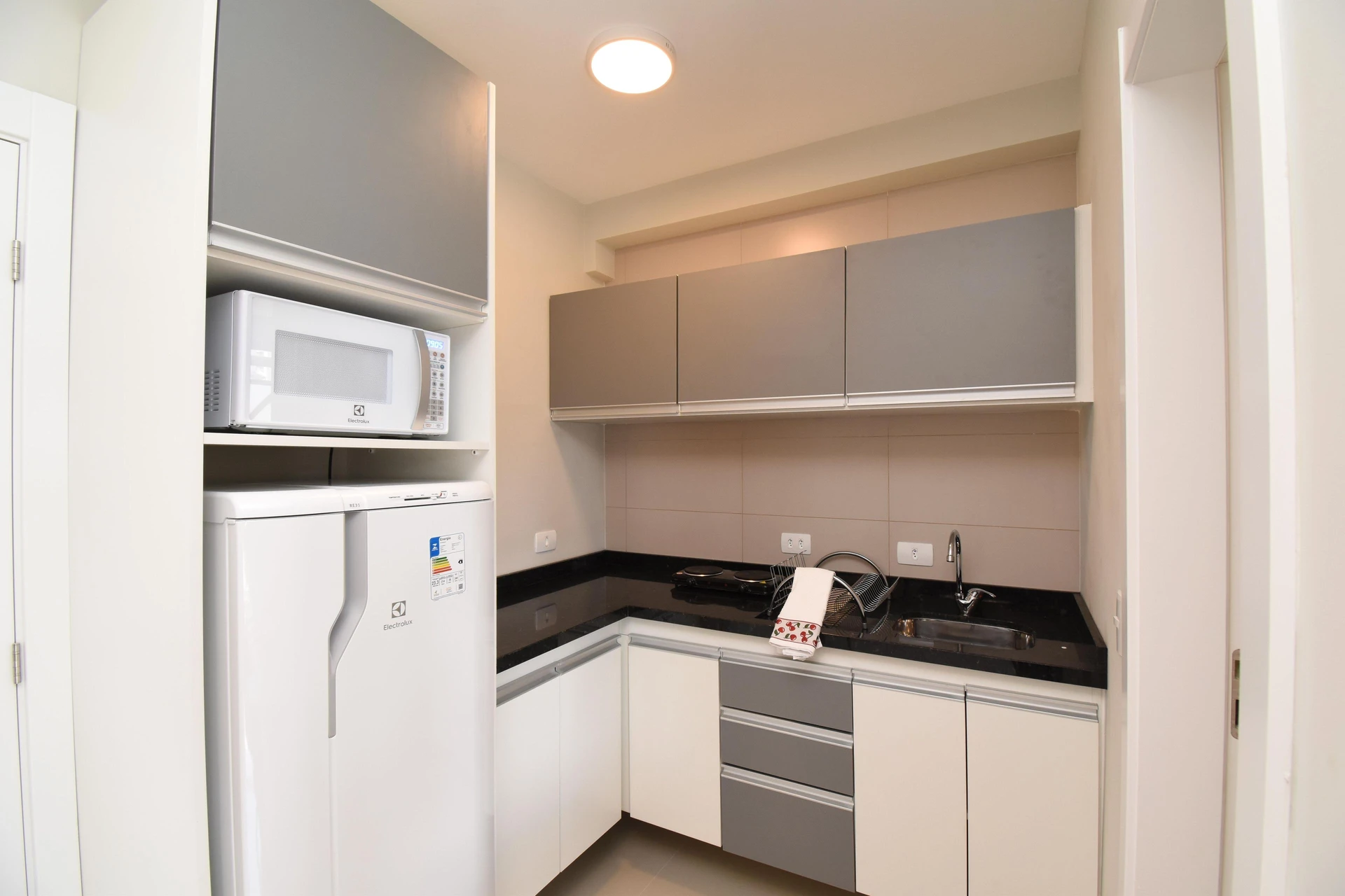 Furnished studio, 22 m², with a glass-enclosed balcony — photo 35