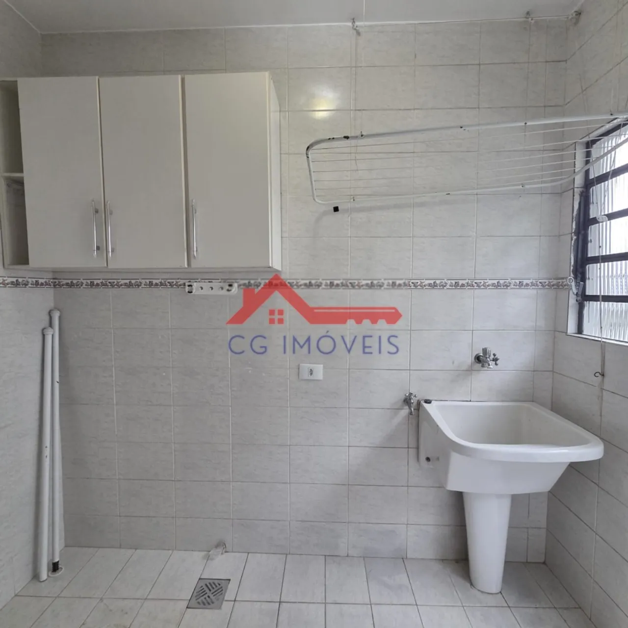 Unfurnished house with 3 bedrooms and a glass shower — photo 13