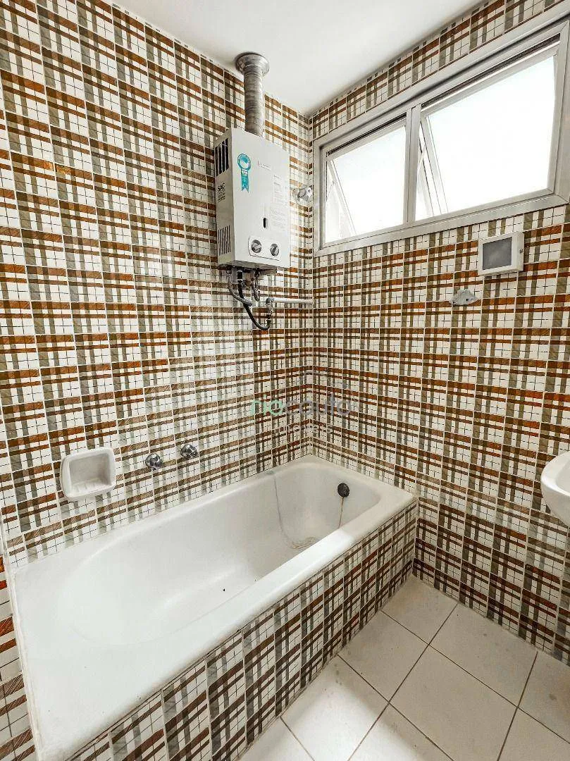 Unfurnished apartment with 4 bedrooms and 377 m² — photo 32