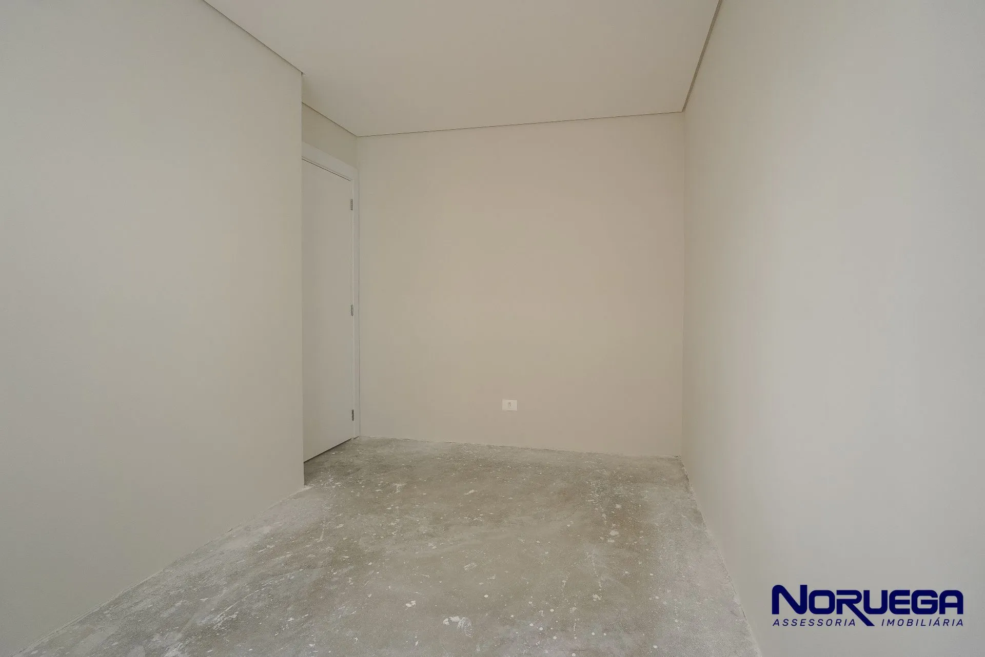 3-bedroom apartment with a glass-enclosed balcony — photo 19