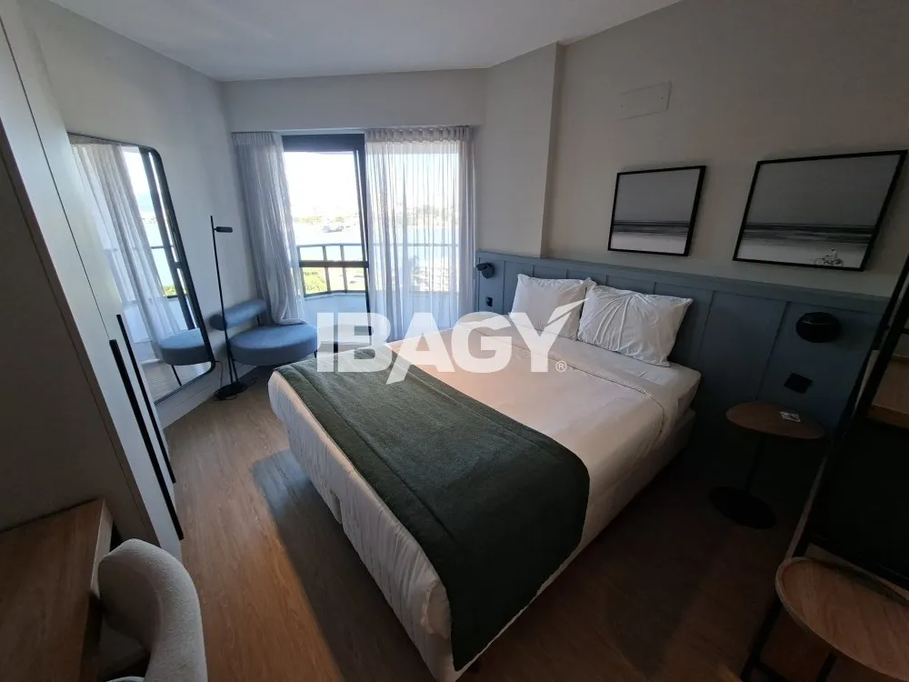 Studio with a glassed-in balcony and open-plan kitchen — photo 46