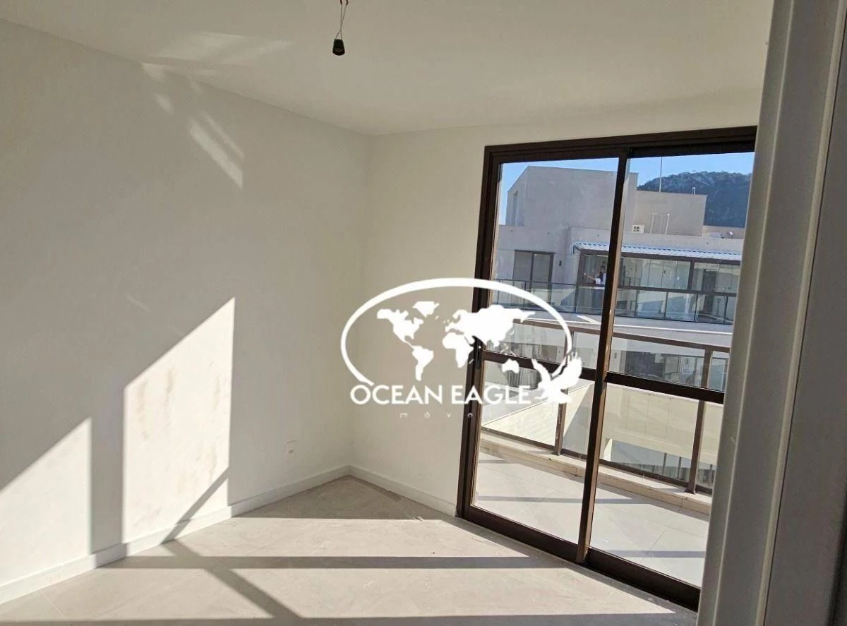 Unfurnished apartment with 3 bedrooms and open-plan kitchen — photo 6