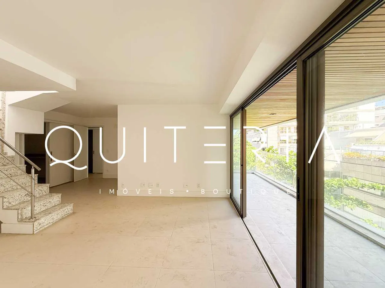 Apartamento com 3 quartos e varanda de vidro — photo 12