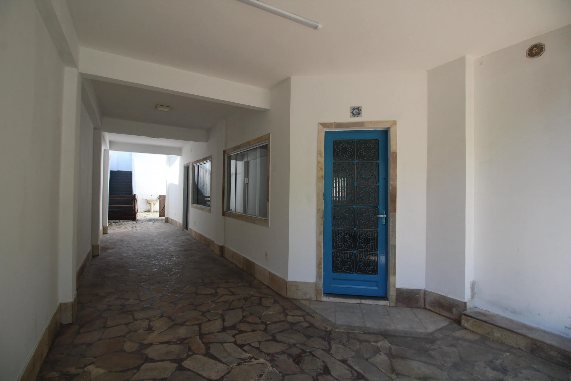 House with 4 bedrooms, 2 bathrooms and private garden — photo 3
