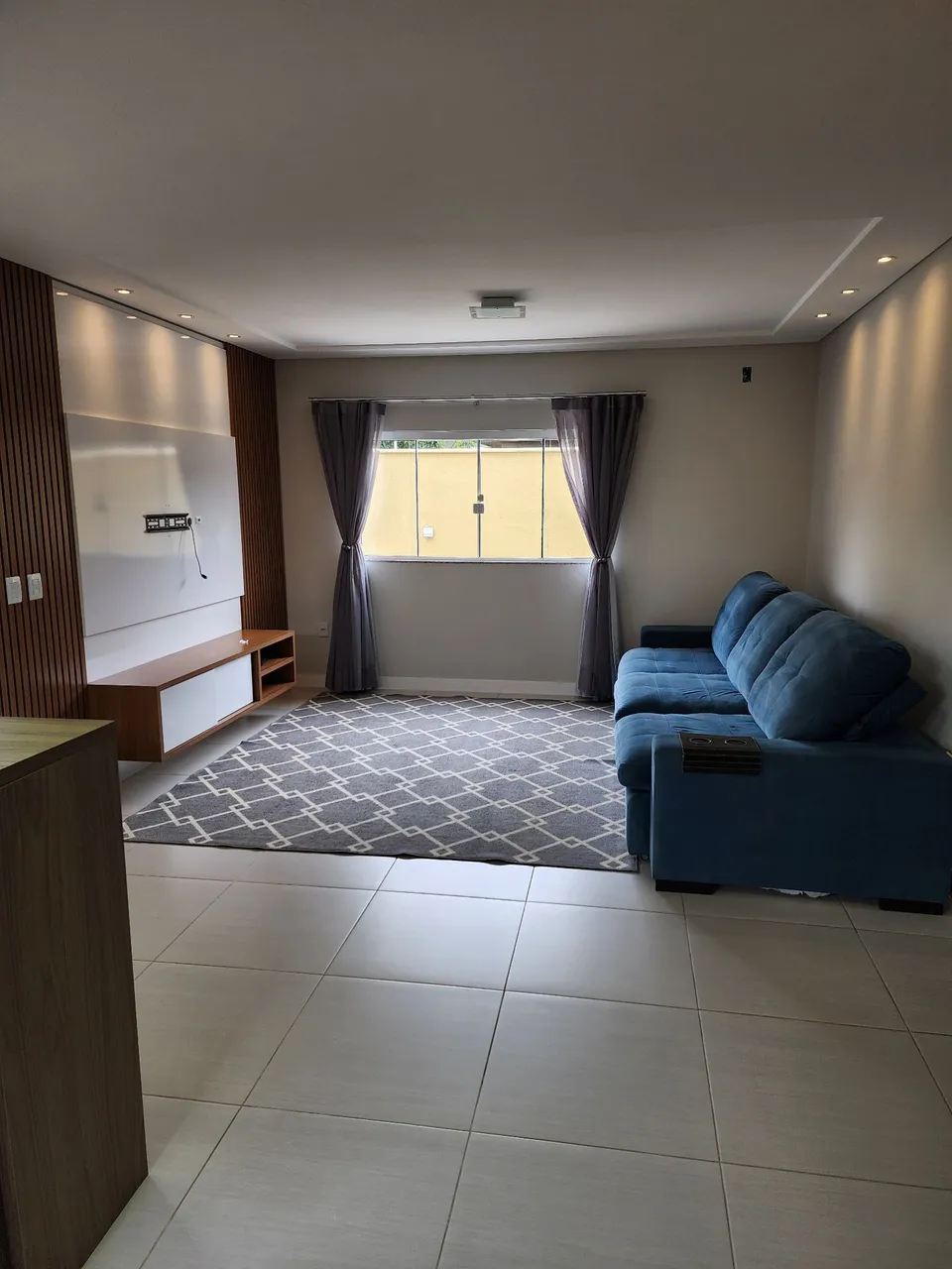 Furnished house, 160 m², with a glass-enclosed balcony