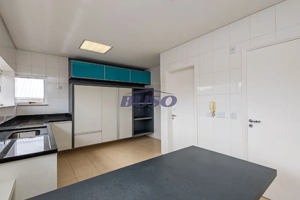 3-bedroom house with 228 m², suite and 3 covered spots — photo 13