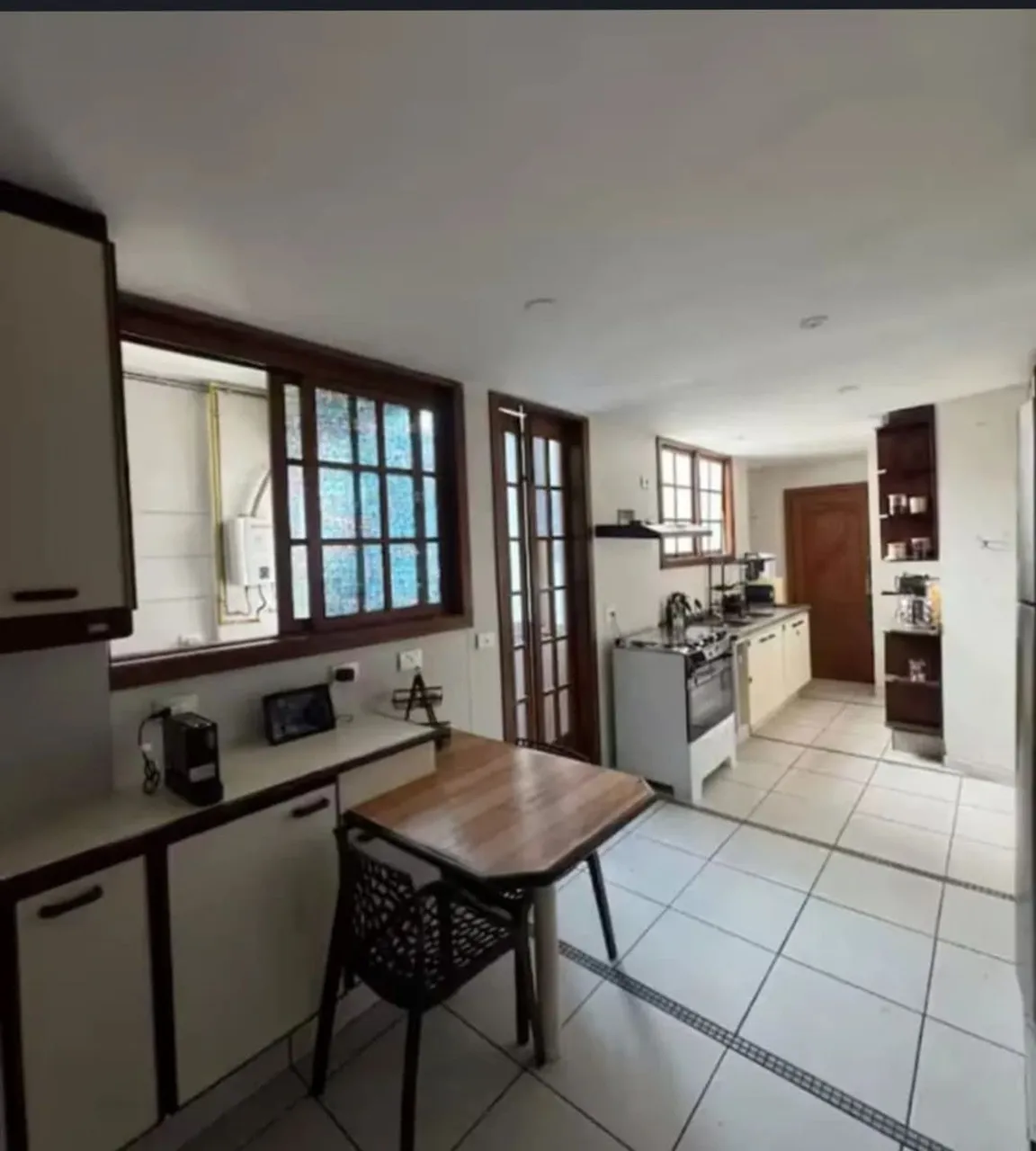 Furnished 4-bedroom apartment with a gas stove kitchen — photo 2