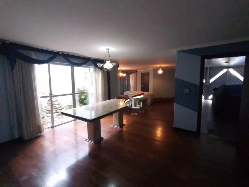 Private BBQ in a 5-bedroom house, 350 m²