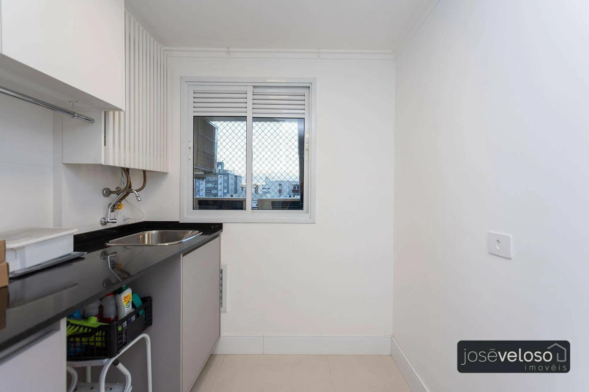 Apartment with open-plan kitchen and 4 bedrooms, 297 m² — photo 18