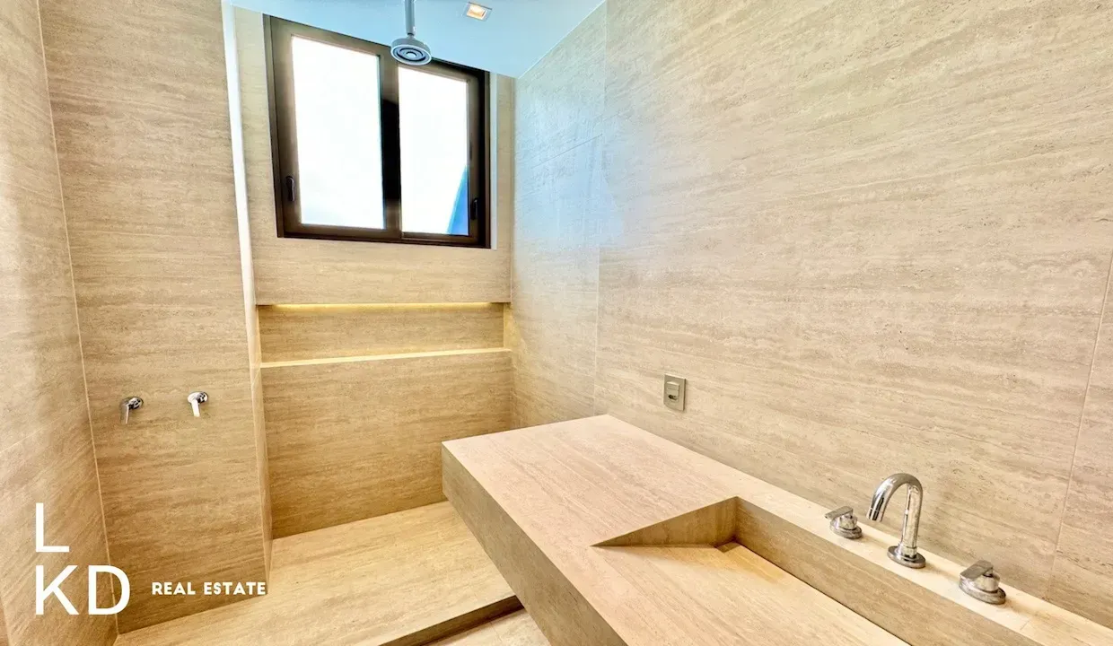 Linear penthouse 460 m² with floor-to-ceiling windows — photo 25