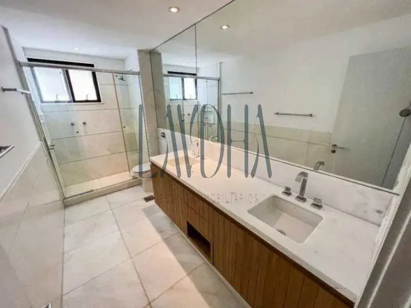 Apartamento residencial con 3 dormitorios y 4 baños — photo 2