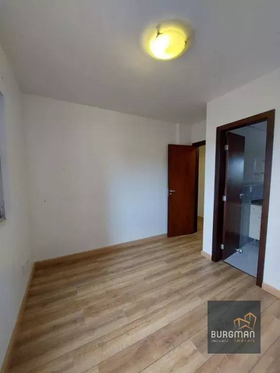 72 m² apartment with a walk-in closet and a home office — photo 34