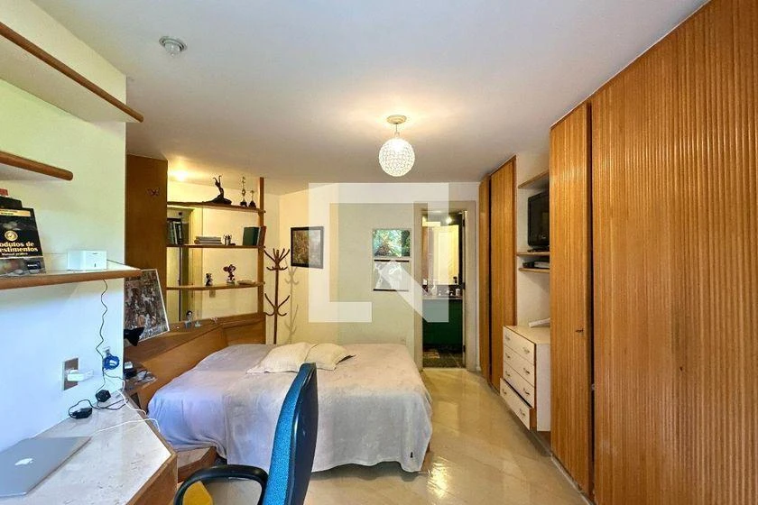Duplex apartment with 3 en-suite bedrooms and laundry — photo 34
