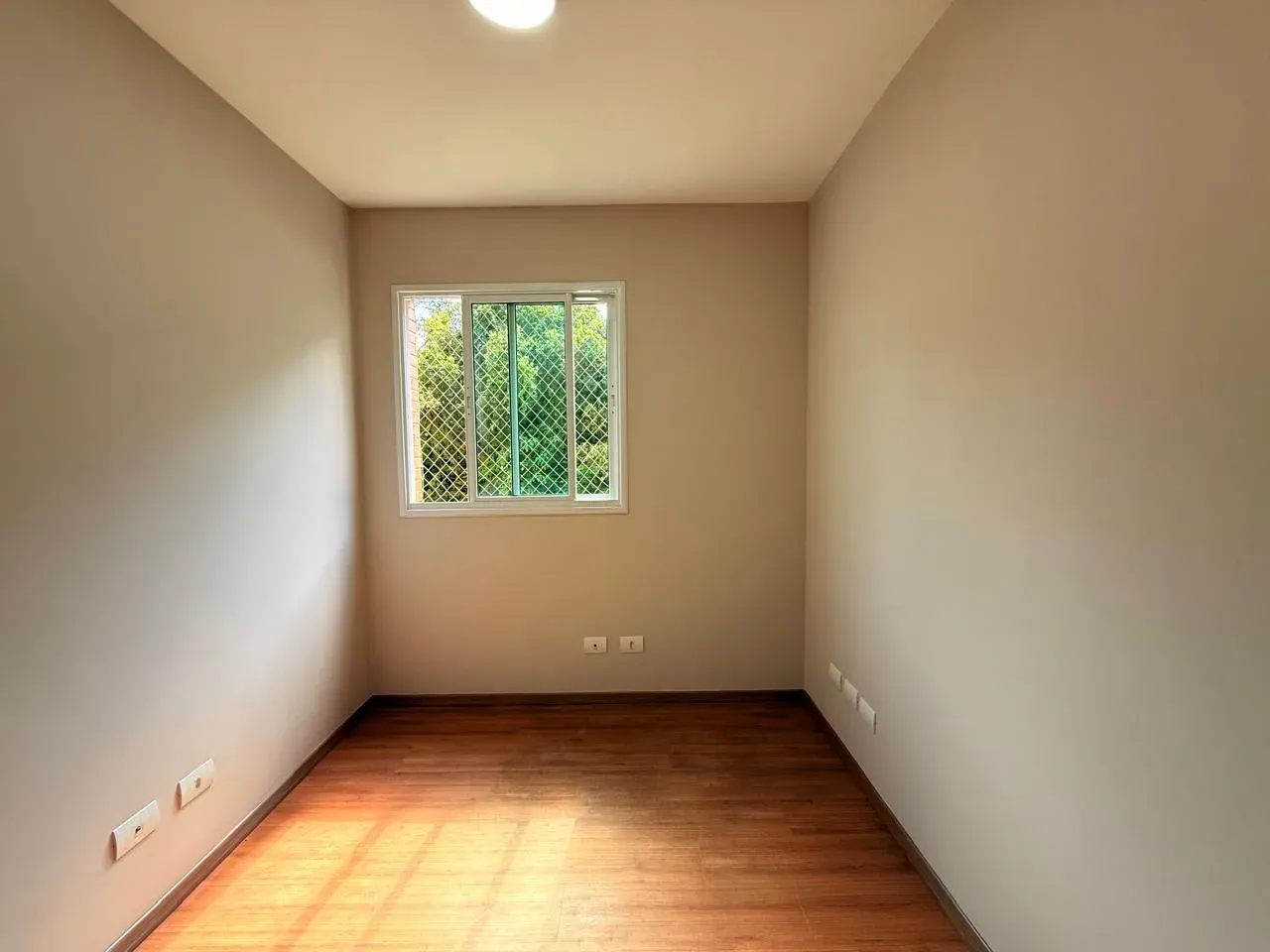 Apartment on the 4th floor with wood or laminate floors — photo 13