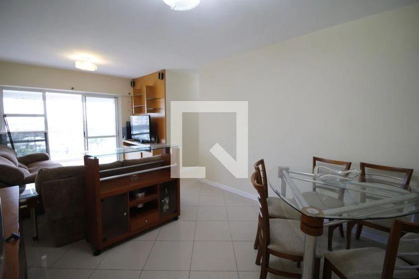 Furnished apartment, 102 m², with a glass-enclosed balcony