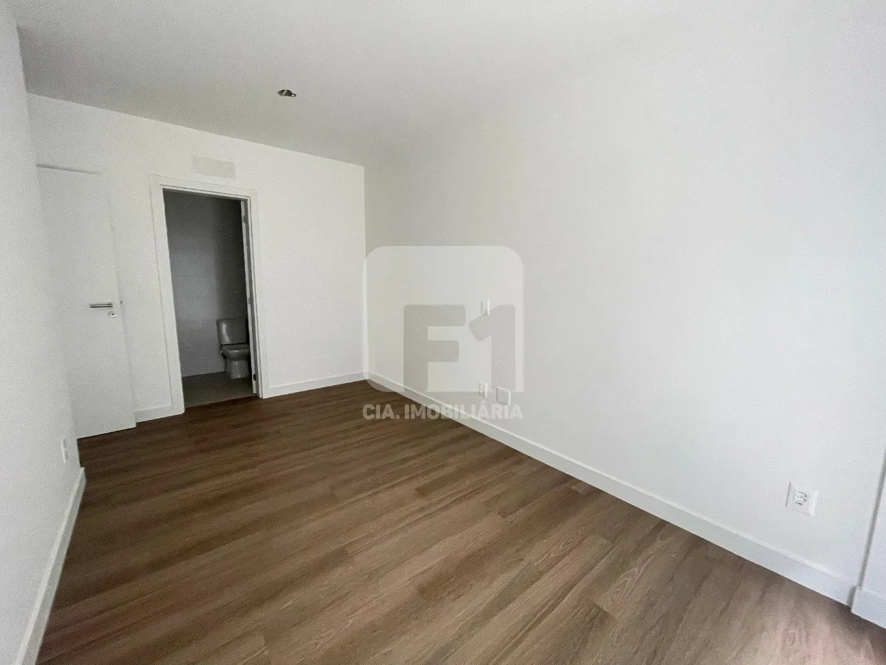 2-bedroom apartment with 2 parking spaces and balcony BBQ — photo 25