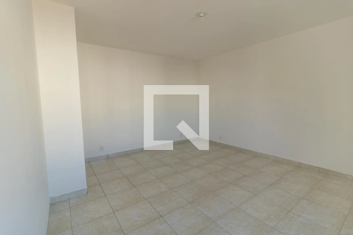 3-bedroom apartment in a building with a gym — photo 9