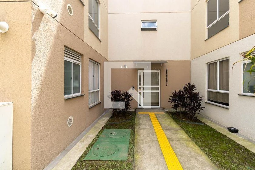 2-bedroom apartment with wood or laminate floors — photo 3