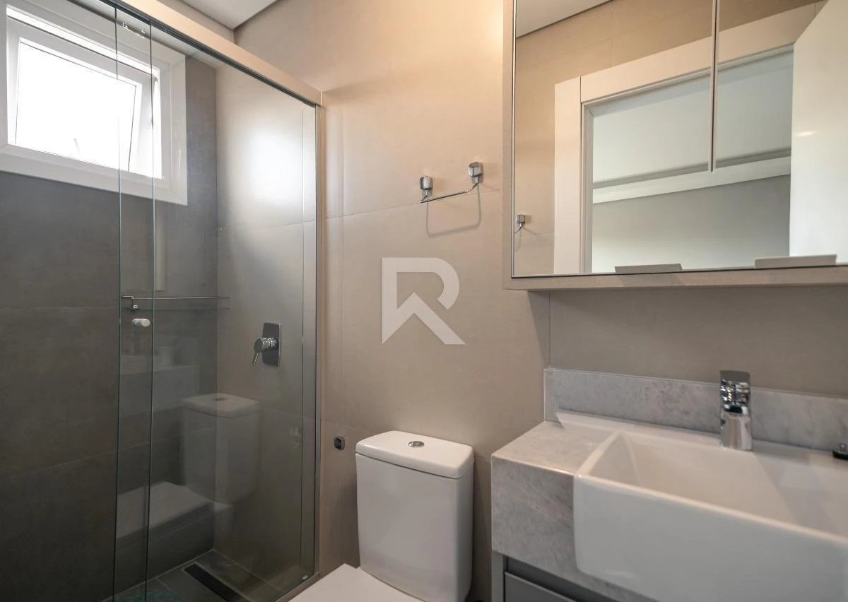 Casa con ventanales de piso a techo en Curitiba — photo 21