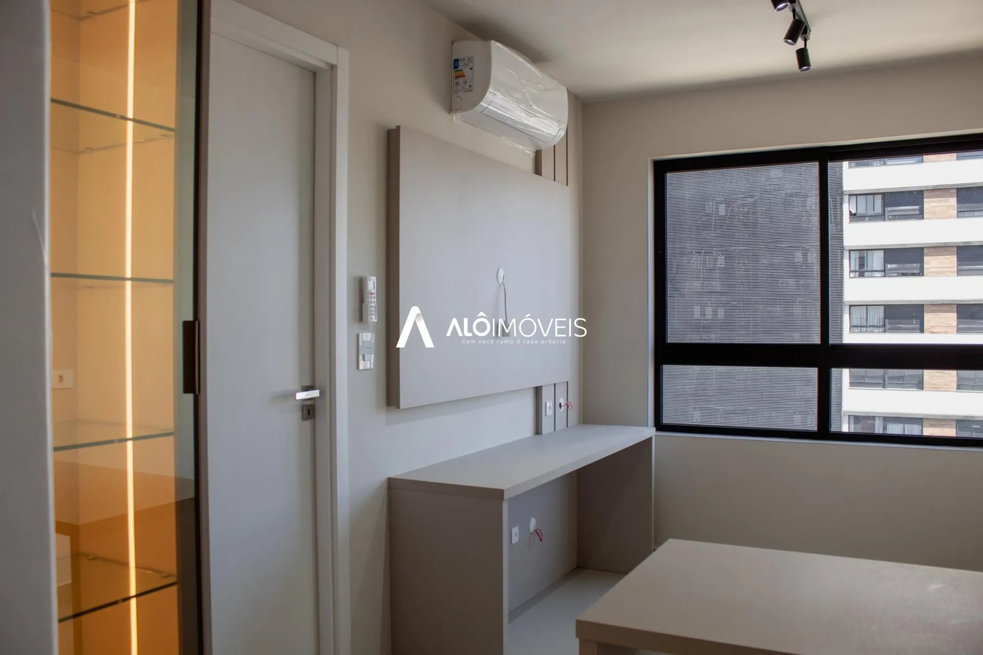 Furnished 1-bedroom apartment with open-plan kitchen — photo 20