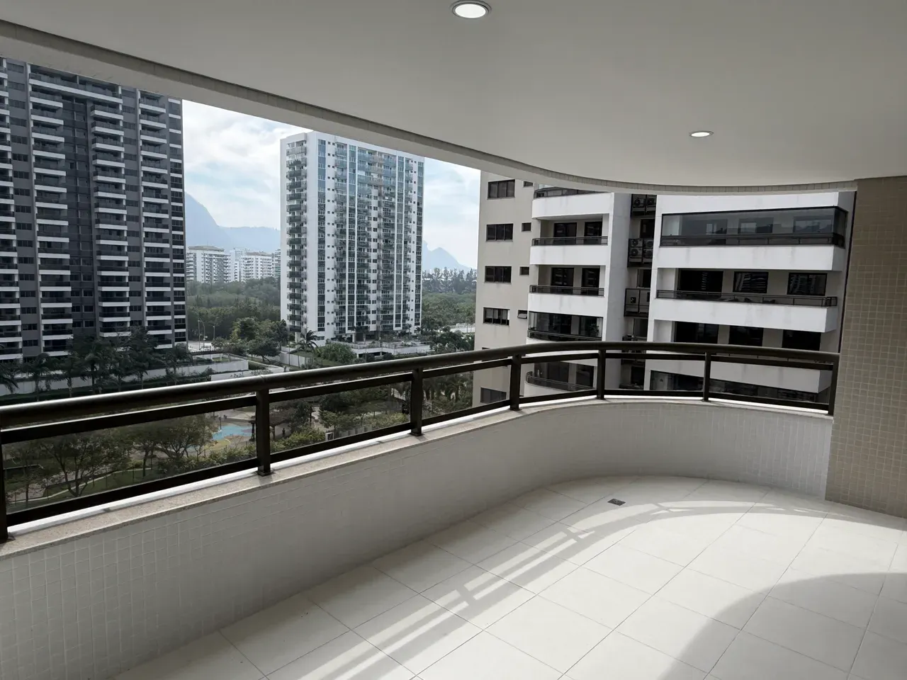 4-bedroom apartment with 125 m² and a balcony — photo 2