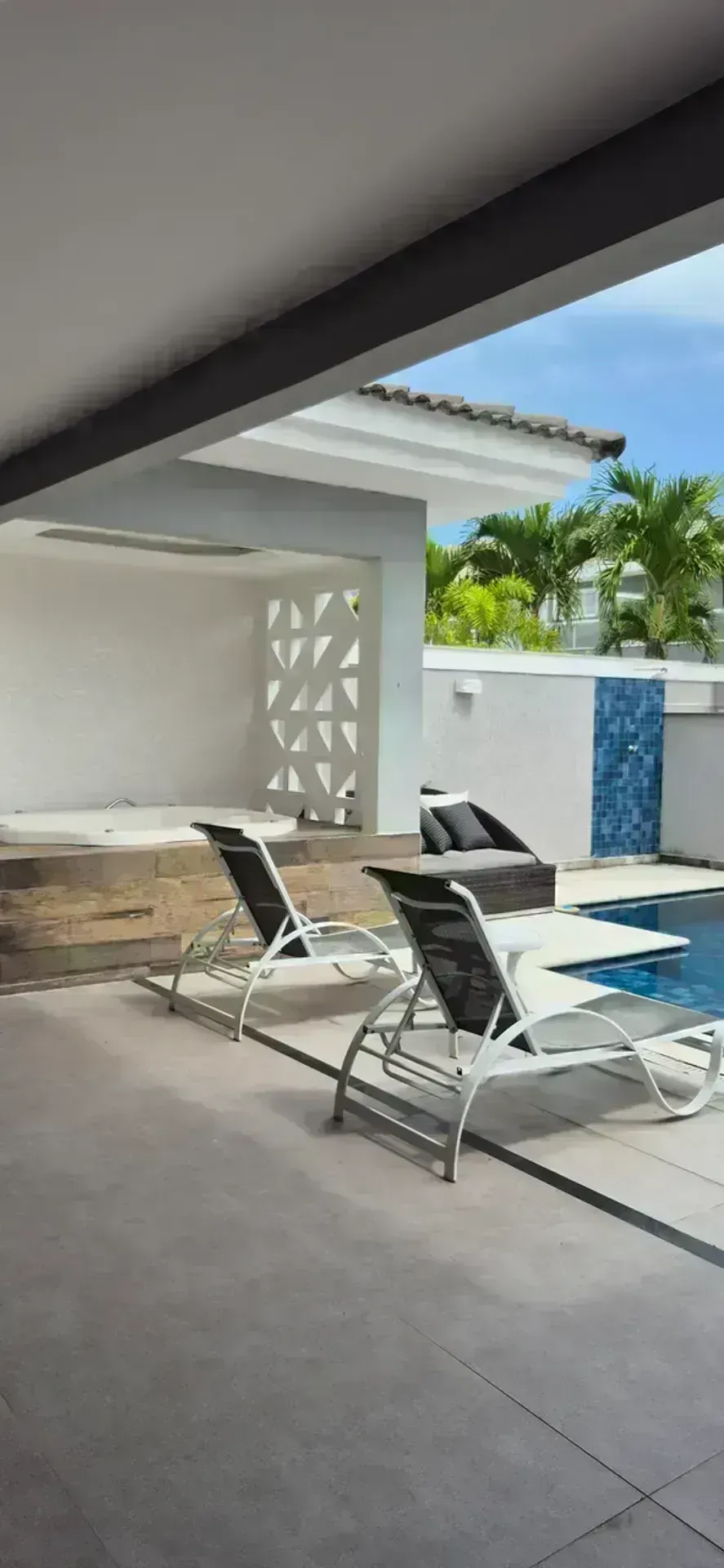 Furnished triplex house with 4 bedrooms and 5 baths — photo 14