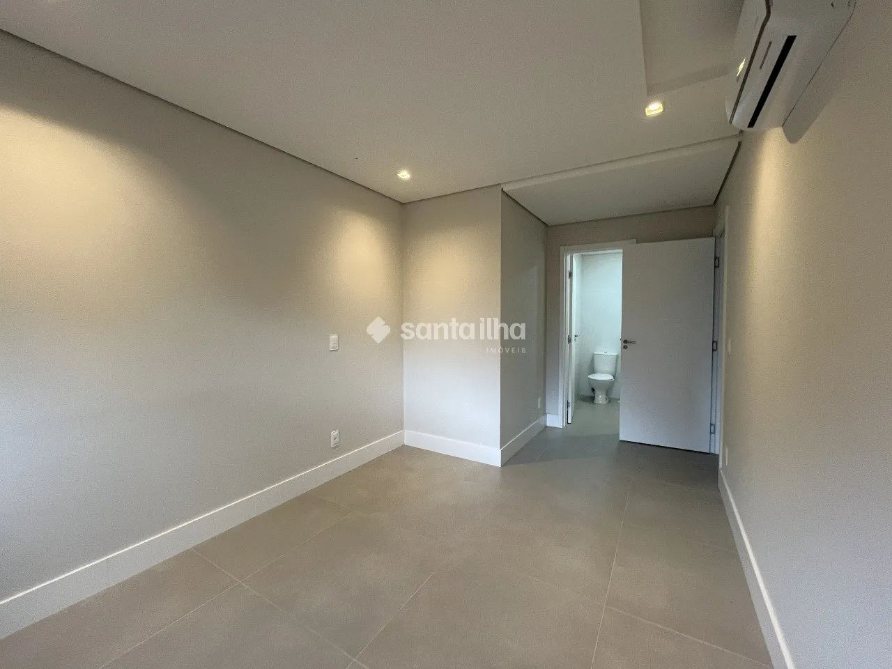 Departamento en piso 1 con ventanales de piso a techo — photo 23