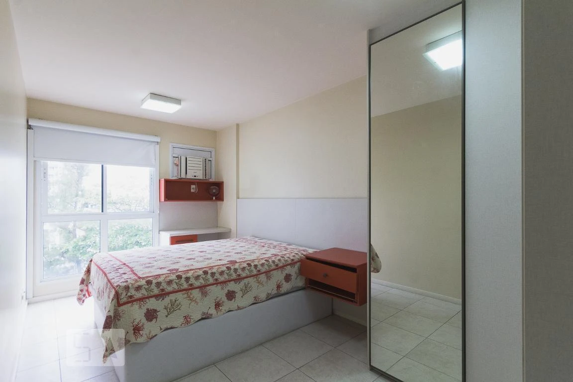 Rental apartment with 2 bedrooms and a glass balcony — photo 34