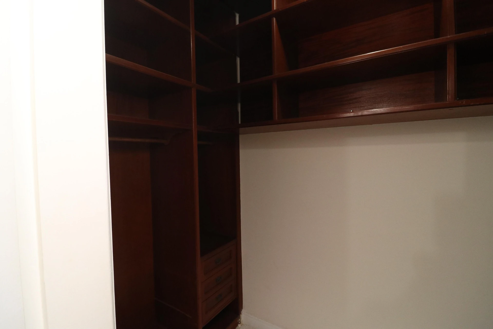 Vestidor y 5 dormitorios: casa de 420 m² — photo 46