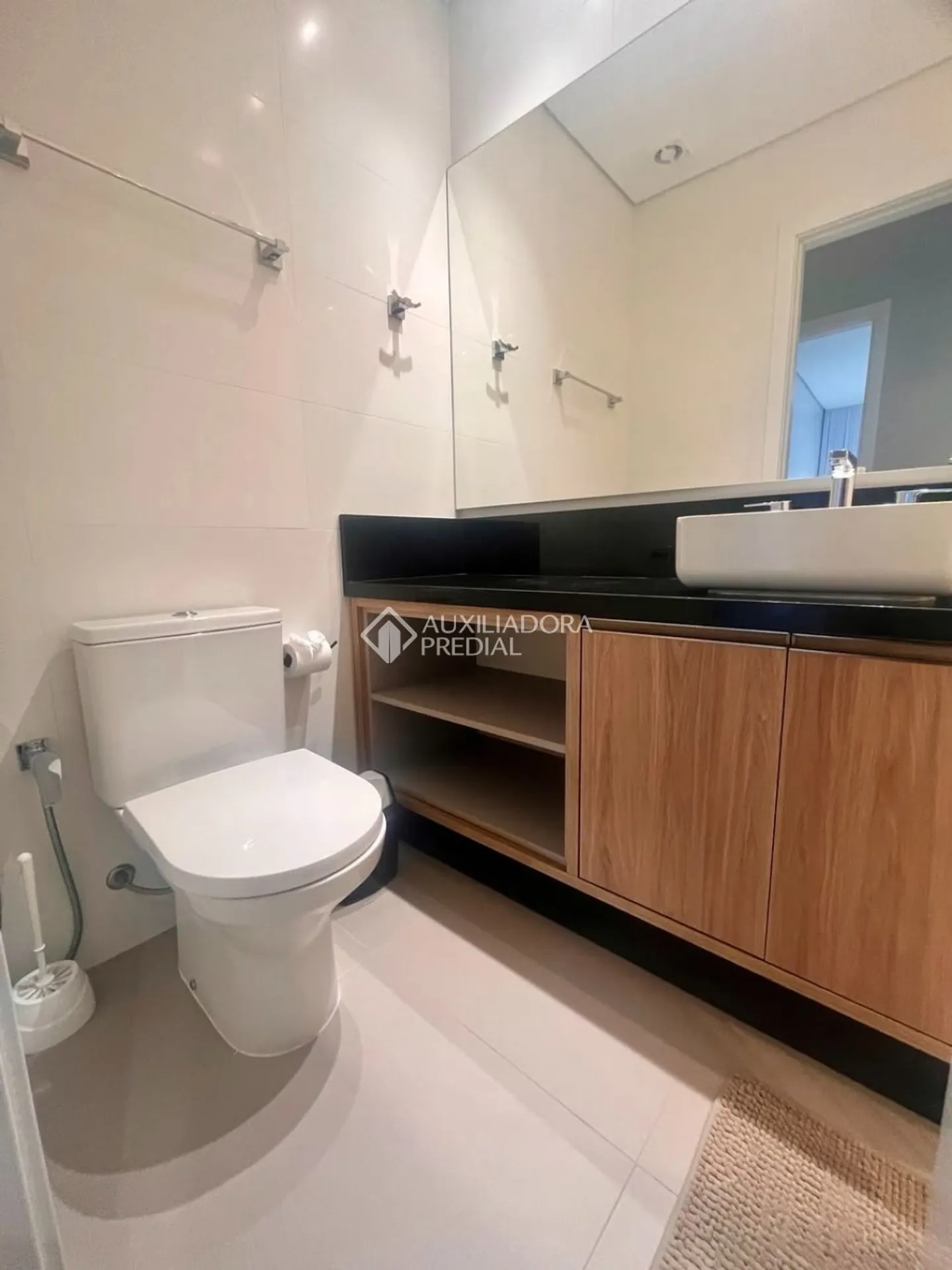 Furnished 92 m² apartment with balcony and 2 parking spots — photo 16