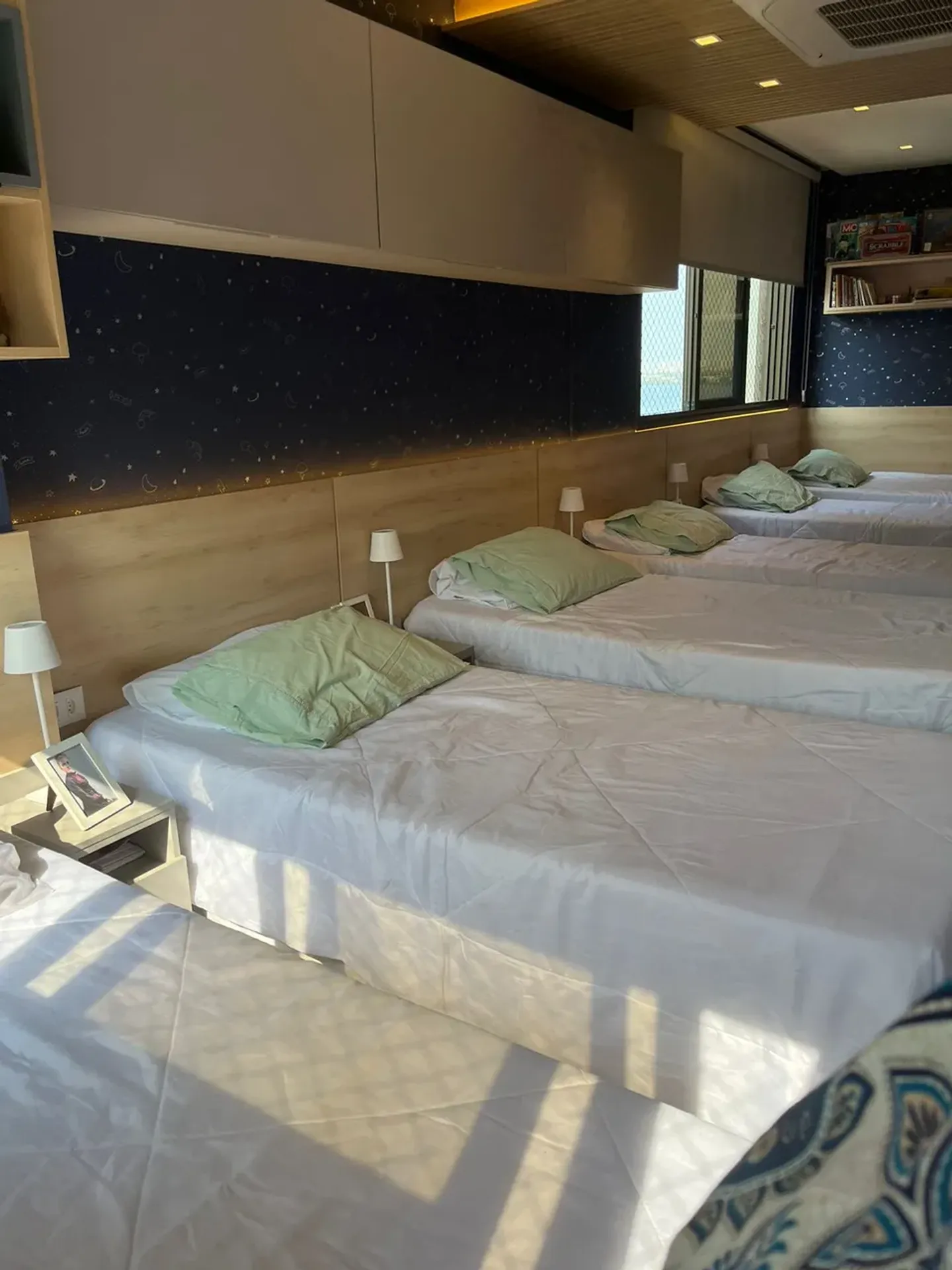 Apartamento amueblado de 4 dormitorios con vistas — photo 45