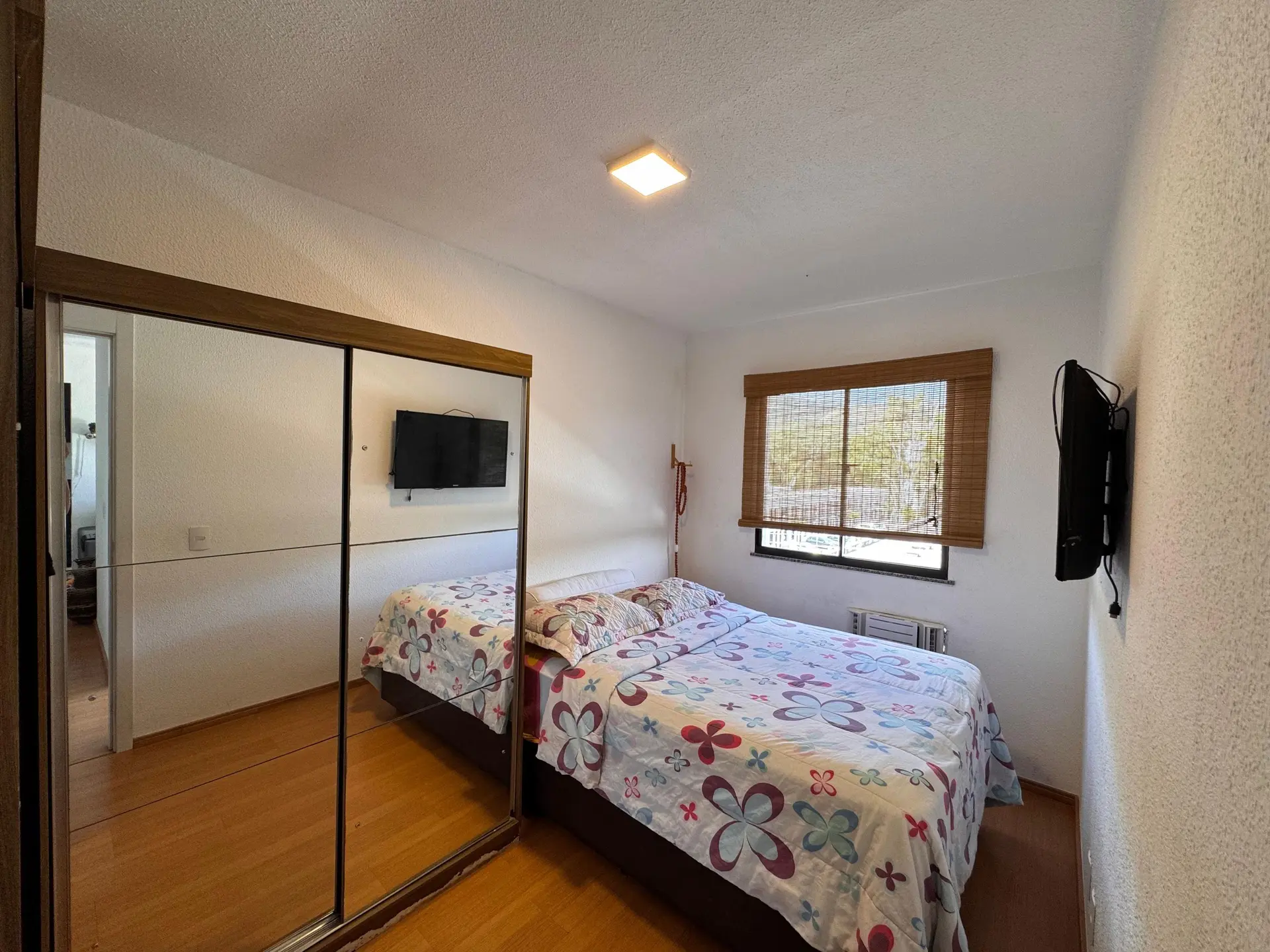 Furnished apartment with 2 bedrooms and mountain view — photo 6