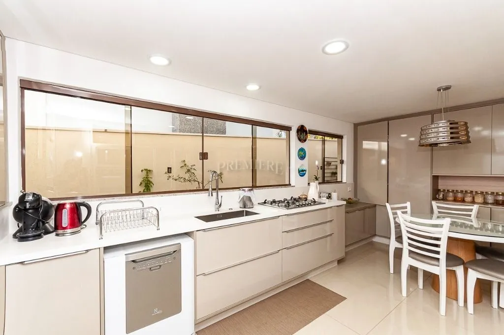 Furnished house with 4 bedrooms across 1167 m² and 8 spots — photo 37