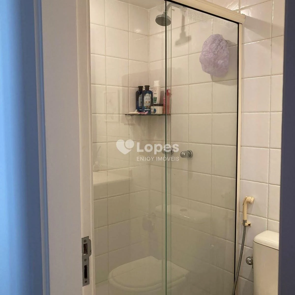 Furnished apartment, 96 m², with a glass-enclosed balcony — photo 26