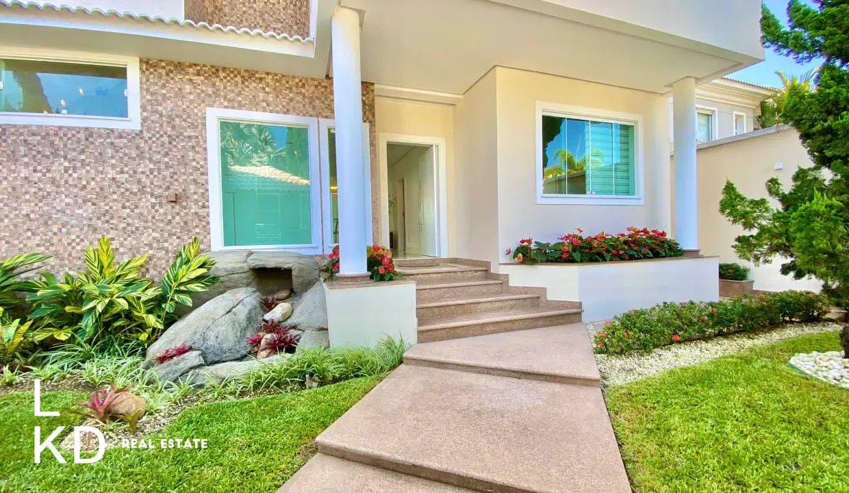 Unfurnished house with 5 bedrooms and 5 bathrooms — photo 13