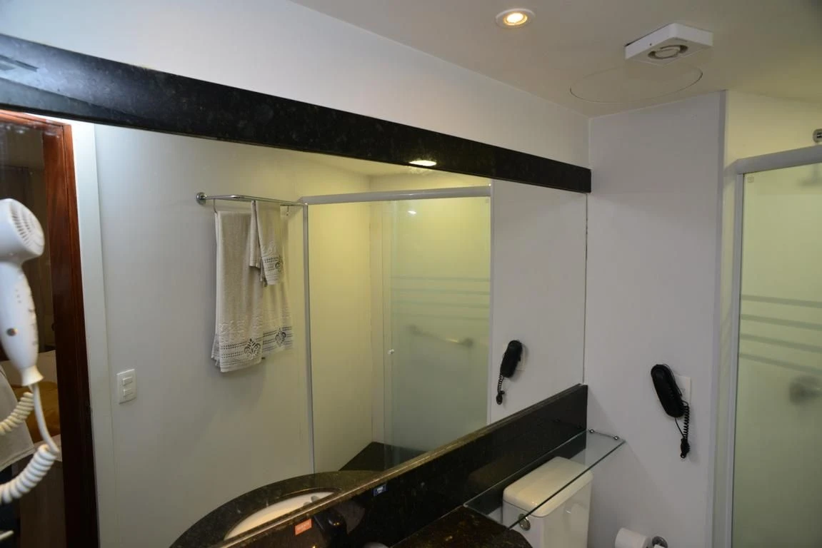 Furnished 1-bedroom apartment with enclosed balcony — photo 16