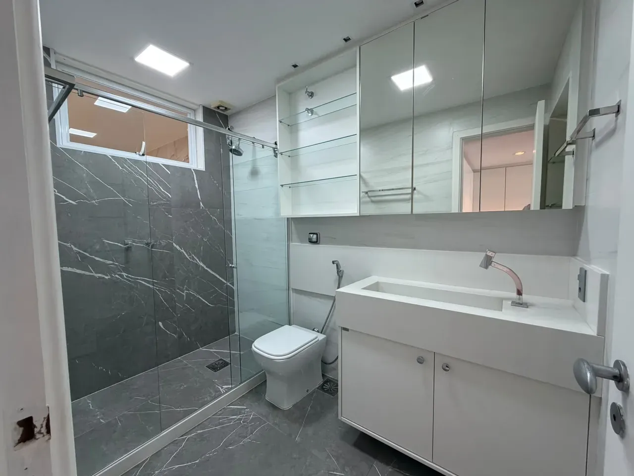 Apartamento de 465 m² com vista para a água e banheira — photo 35
