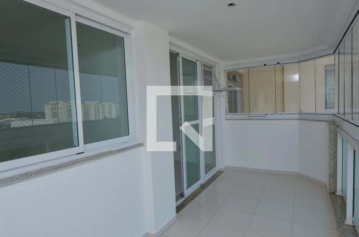 Glass-enclosed balcony in a 2-bedroom apartment, 80 m²
