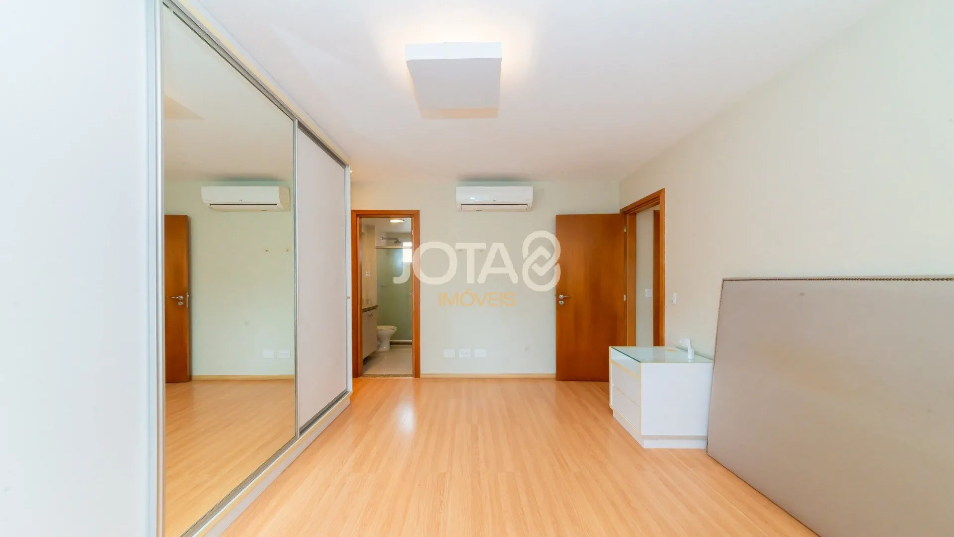 3-bedroom apartment in a building with a gym — photo 33