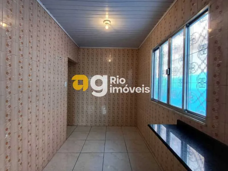 Casa de rua com 3 quartos, 2 banheiros e 100 m² — photo 11
