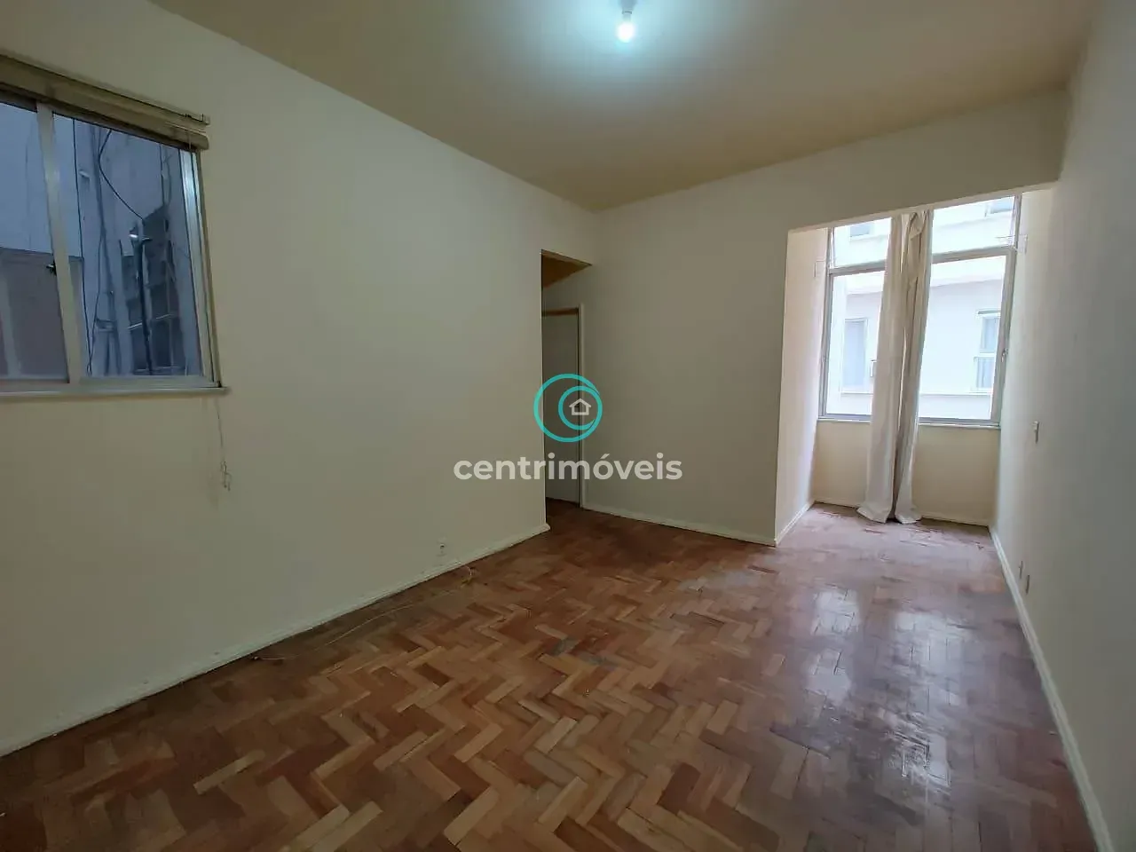 Wood or laminate floors in a one-bedroom apartment, 52 m² — photo 23