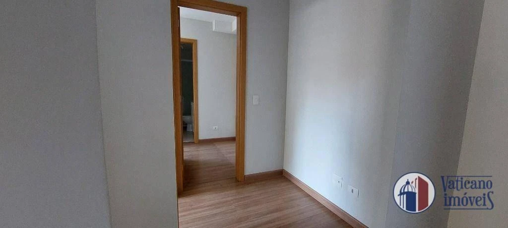 Wood or laminate floors in a 2-bedroom apartment, 55 m² — photo 23