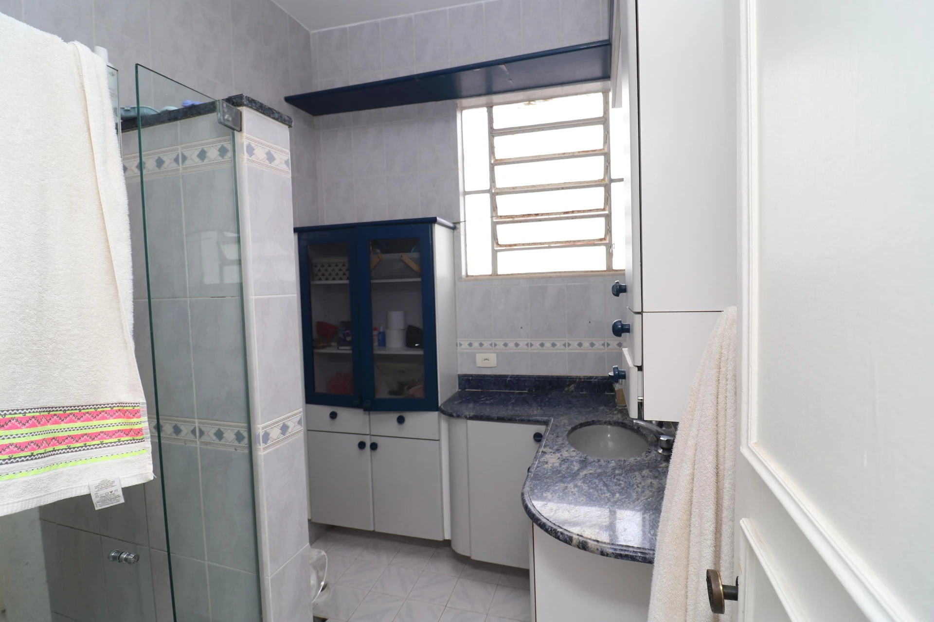 10-bedroom house with a bathtub in Rio de Janeiro — photo 80