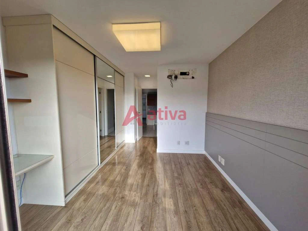 260 m² apartment with 4 en-suite bedrooms and laundry area — photo 14
