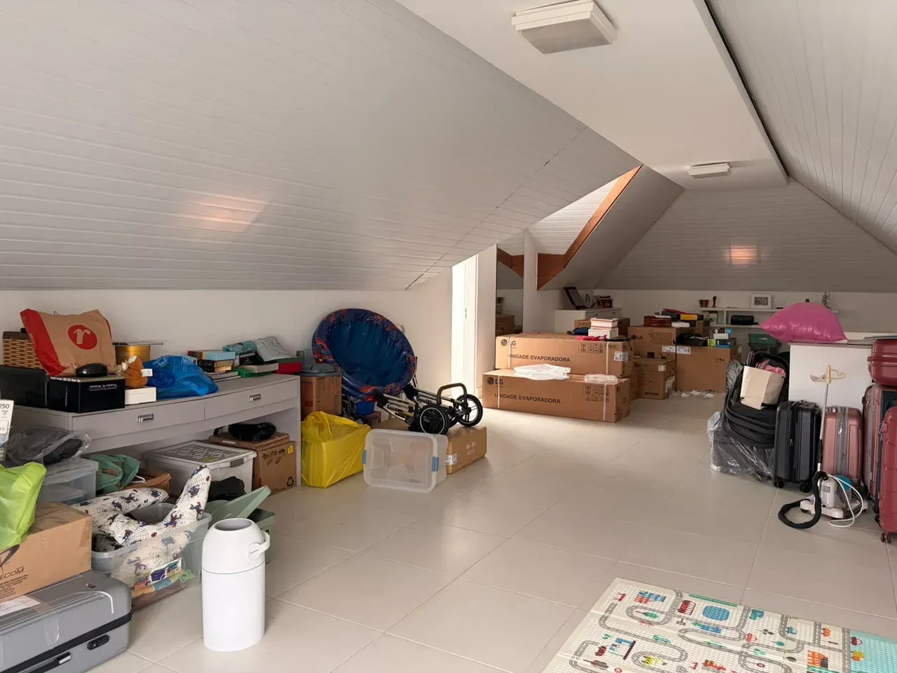 373 m² house with a home office and a grill on the balcony — photo 40