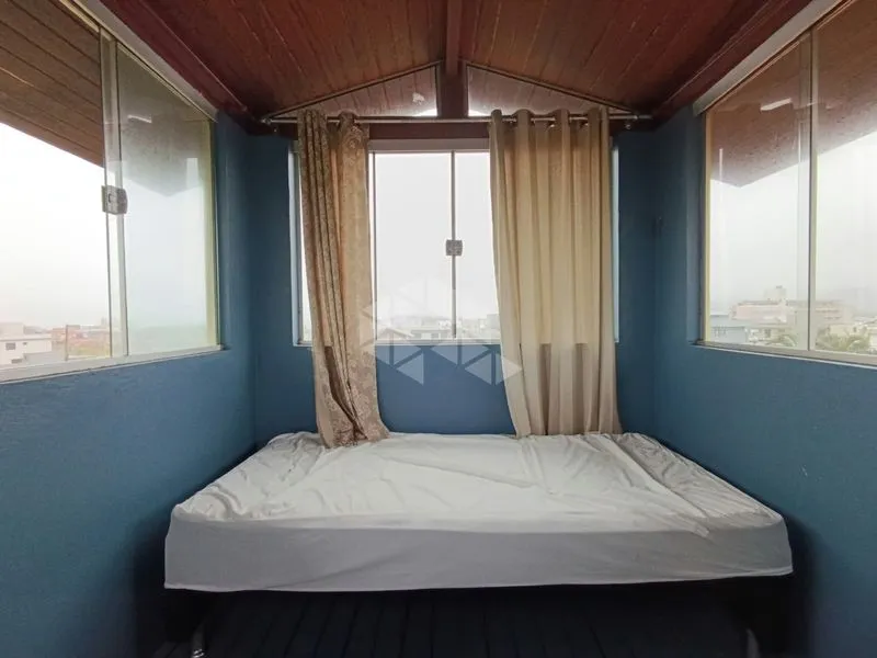 4-bedroom house with a bathtub in Florianópolis — photo 22