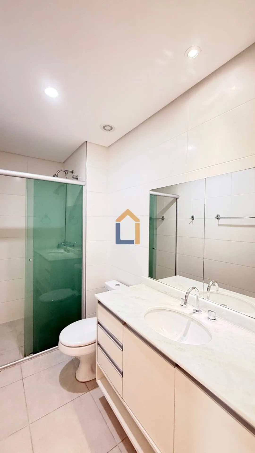 One-bedroom apartment with a dryer — photo 20